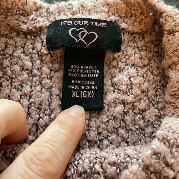 🔥 3/$25 - Girl’s sweater - Picture 2 of 5